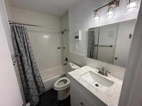 2601 Bellefontaine in Houston, TX - Building Photo - Building Photo