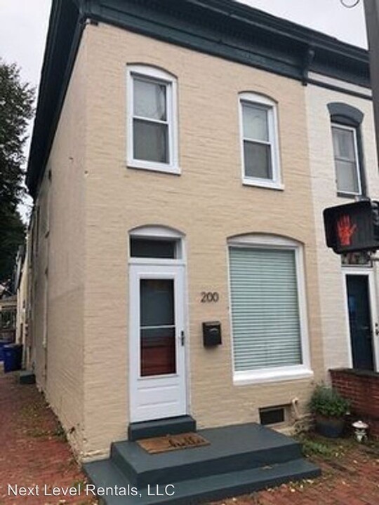 200 Dill Ave in Frederick, MD - Foto de edificio