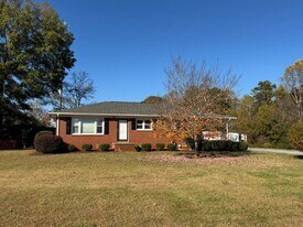 1528 Lane Rd in Mount Holly, NC - Building Photo