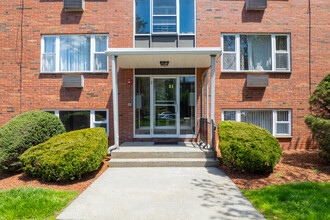 Glenmeadow Condominiums in Waltham, MA - Building Photo - Building Photo