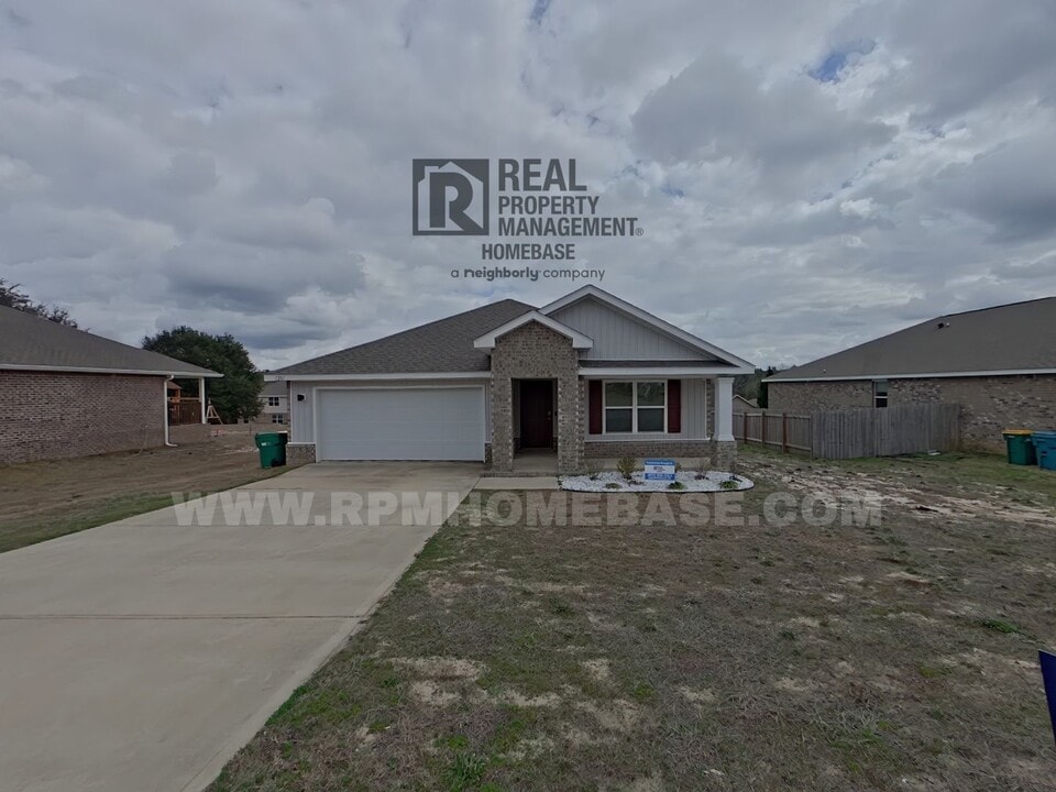 3287 Chapelwood Dr in Crestview, FL - Building Photo