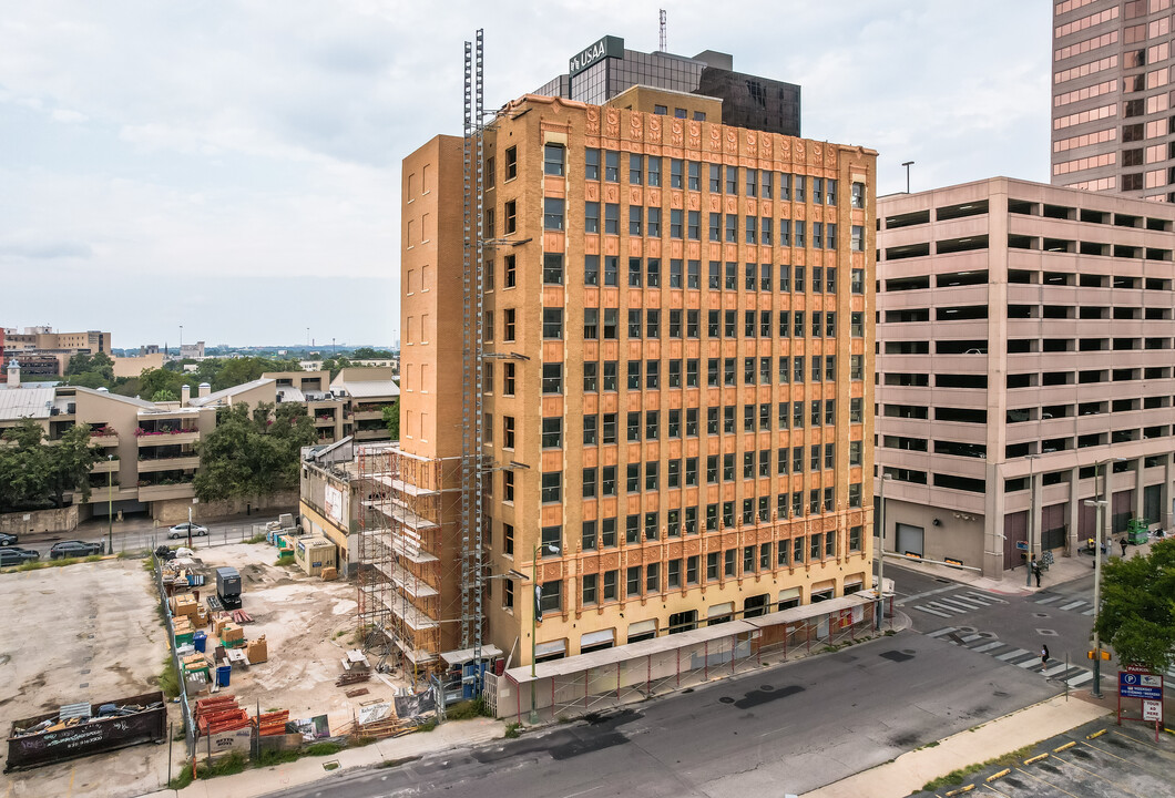 St.Marys Flats in San Antonio, TX - Building Photo