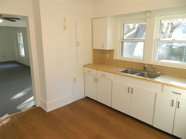 property at 110 W Mulberry St