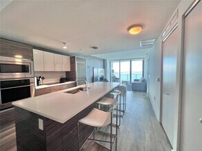 460 NE 28th St, Unit 2306 in Miami, FL - Building Photo - Building Photo