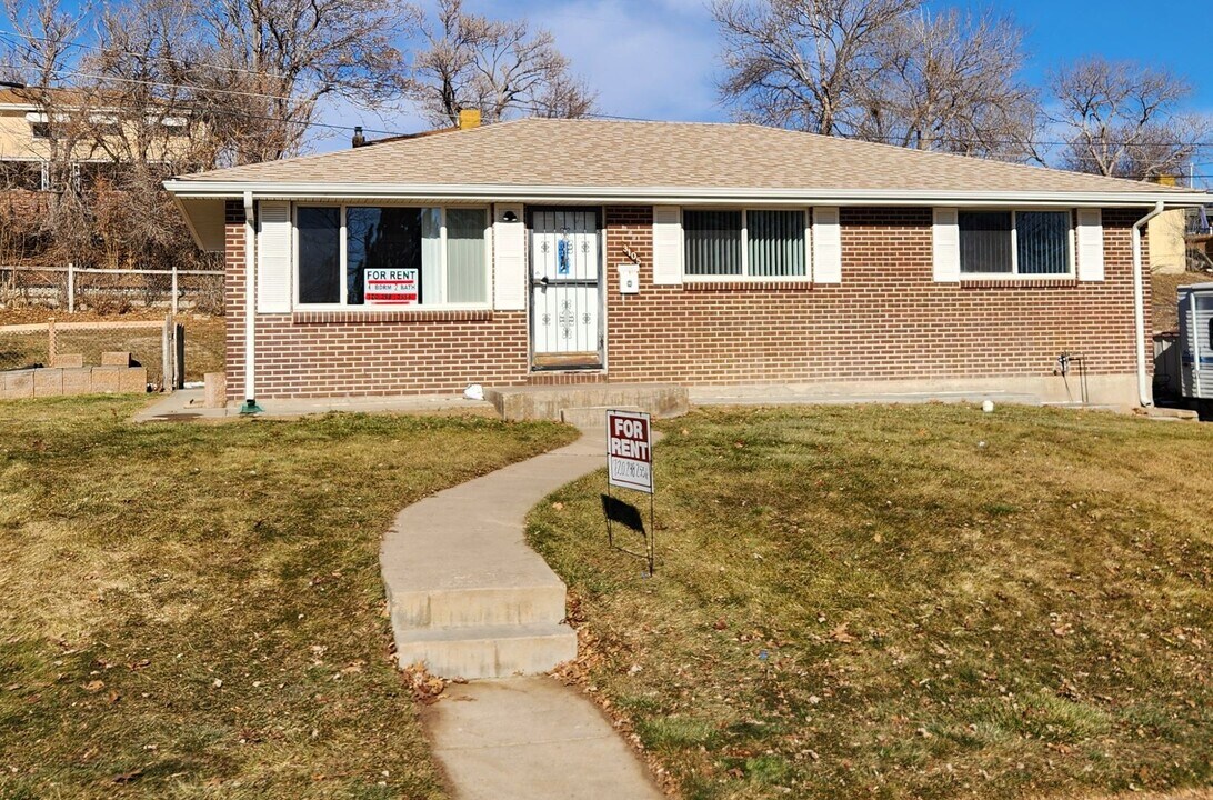 3105 W Radcliff Dr in Englewood, CO - Building Photo