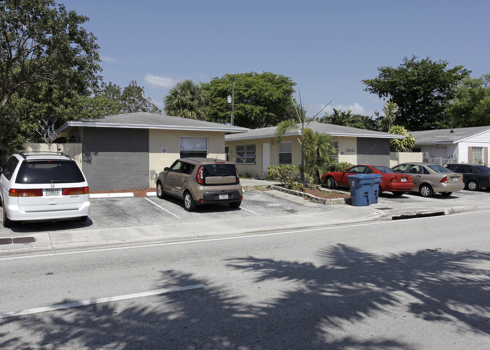 5841 NE 18th Ave in Fort Lauderdale, FL - Building Photo