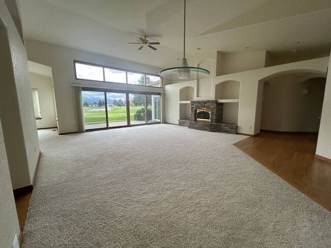 117 Palmer Dr in Kalispell, MT - Foto de edificio - Building Photo