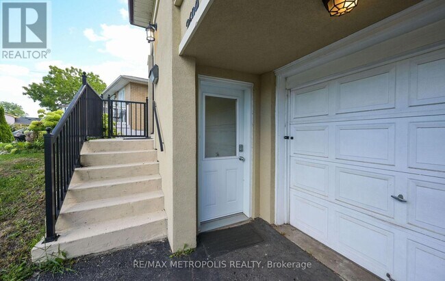 2699 Sherhill Dr in Mississauga, ON - Building Photo - Building Photo