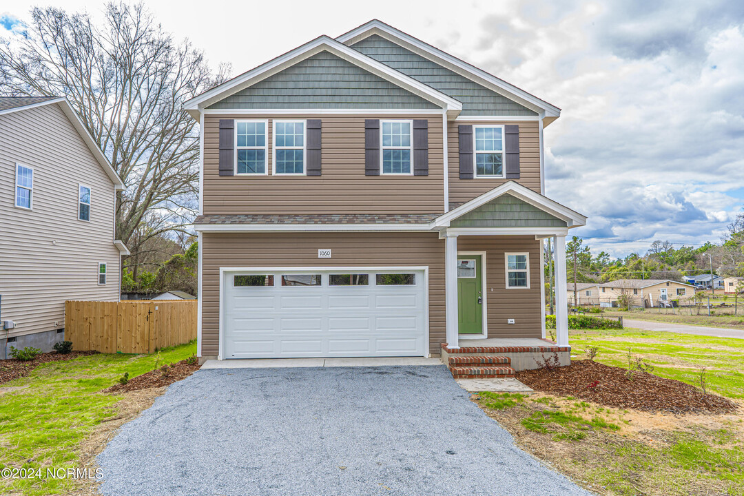 1060 W New York Ave in Southern Pines, NC - Building Photo