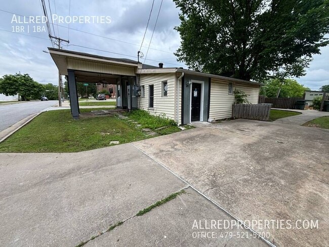 700 S College Ave in Fayetteville, AR - Building Photo - Building Photo