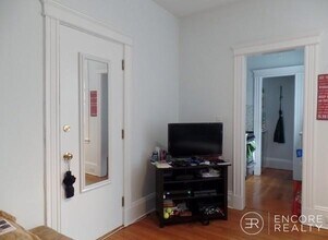 99 Marion St, Unit 6 in Brookline, MA - Foto de edificio - Building Photo