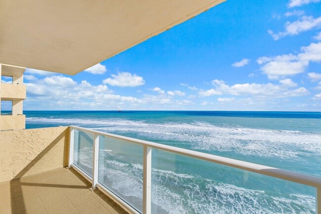 5440 N Ocean Dr in Riviera Beach, FL - Foto de edificio - Building Photo