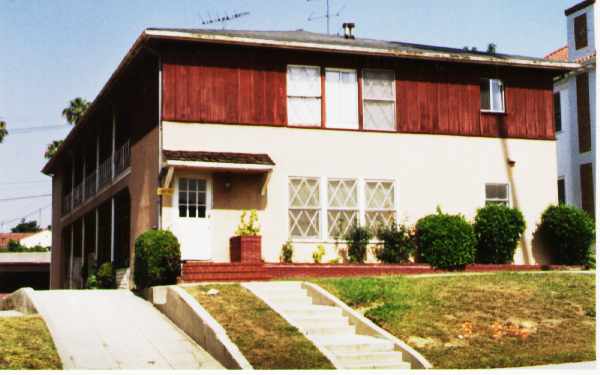 131-135 1/2 N. Berendo St in Los Angeles, CA - Building Photo