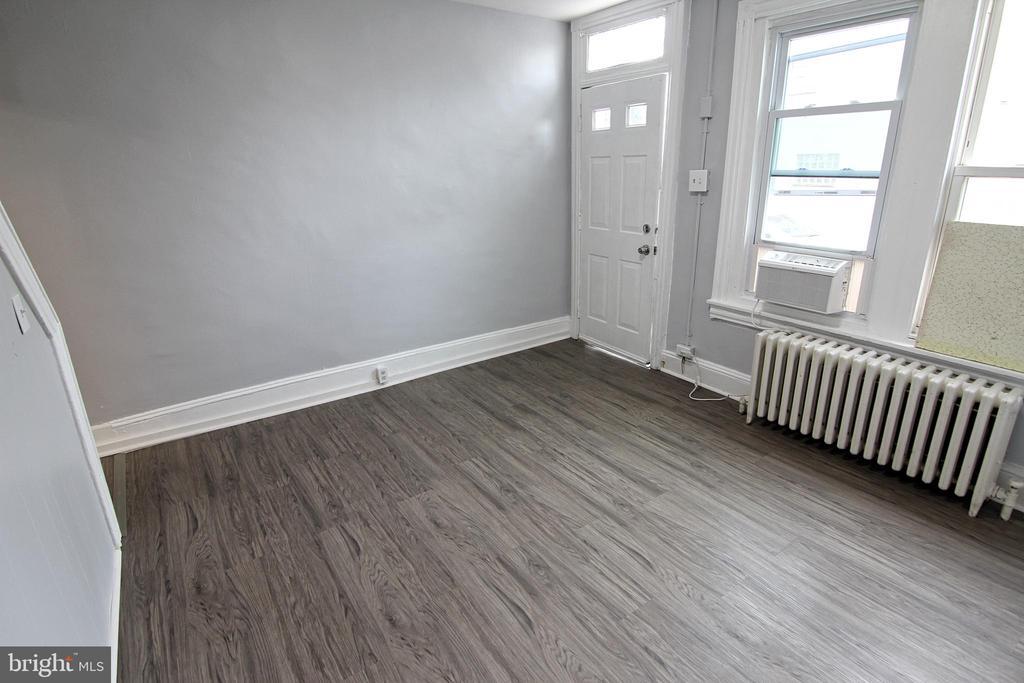 107 W 3rd St in Bridgeport, PA - Building Photo