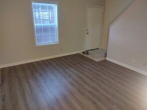 210 W 17th St, Unit 2BR-TH in Cookeville, TN - Foto de edificio - Building Photo