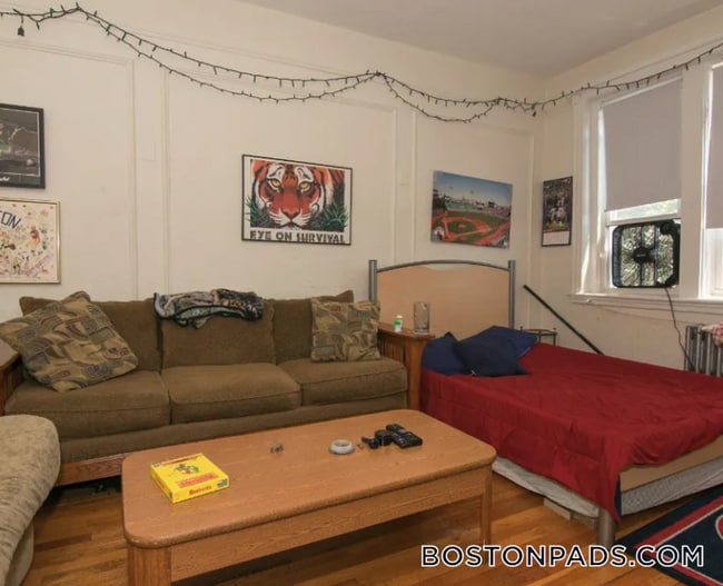 1687 Commonwealth Ave