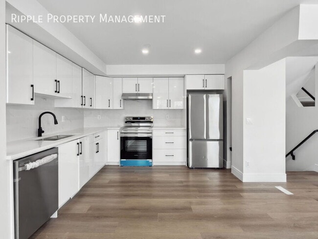 property at 227 Saratoga Pl NE