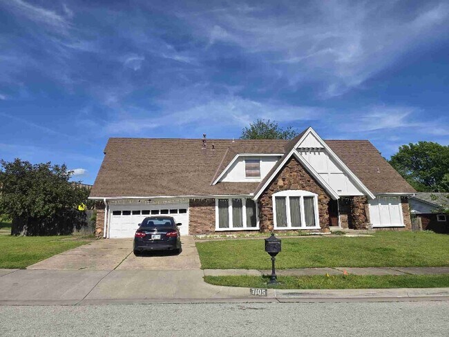 7105 S 76th E Ave in Tulsa, OK - Building Photo - Building Photo