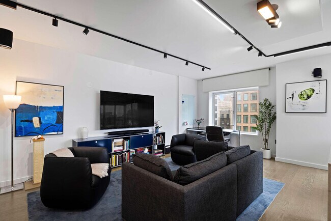 265 E Houston St in New York, NY - Building Photo - Building Photo