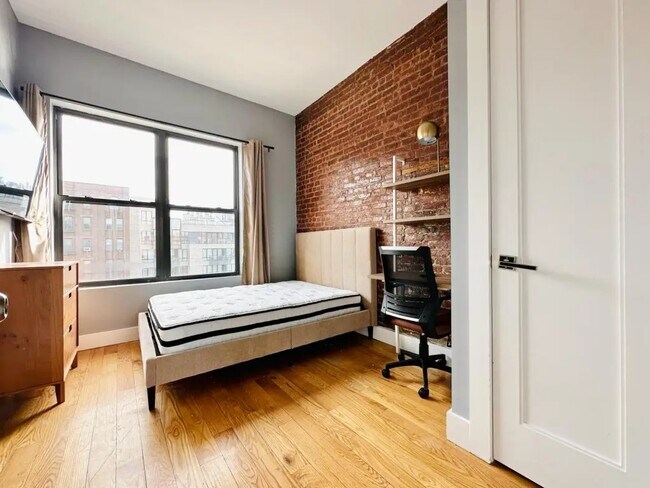 Furnished room/NOT APARTMENT in Brooklyn, NY - Building Photo - Building Photo