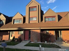 87 Montoya Dr in Branford, CT - Building Photo