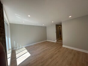 1214 N La Salle Dr, Unit B2 in Chicago, IL - Building Photo - Building Photo