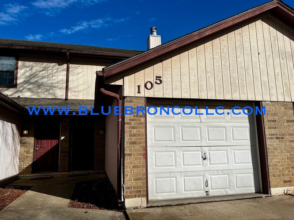 101-107 SW Oxford Pl in Lee's Summit, MO - Building Photo