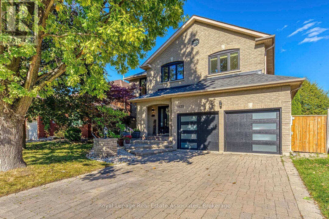 2535 Andover Rd in Oakville, ON - Building Photo