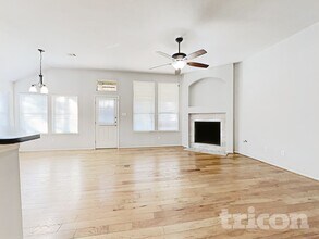 2205 Highland Hills Dr in Conroe, TX - Building Photo - Building Photo