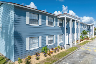 Manatee Bay Apartments in Titusville, FL - Building Photo - Building Photo