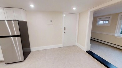 65 Walden St, Unit 1R in Cambridge, MA - Foto de edificio - Building Photo