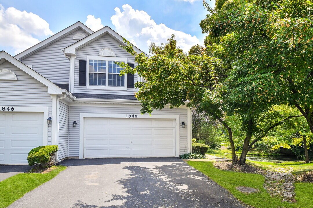 1848 Lucylle Ct in St. Charles, IL - Building Photo
