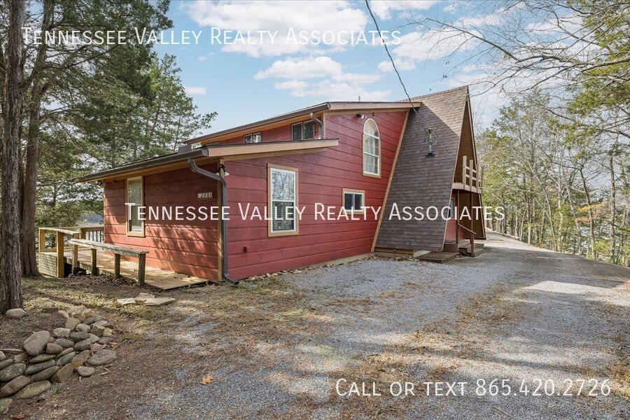 2050 Chapel Rd in Sevierville, TN - Building Photo