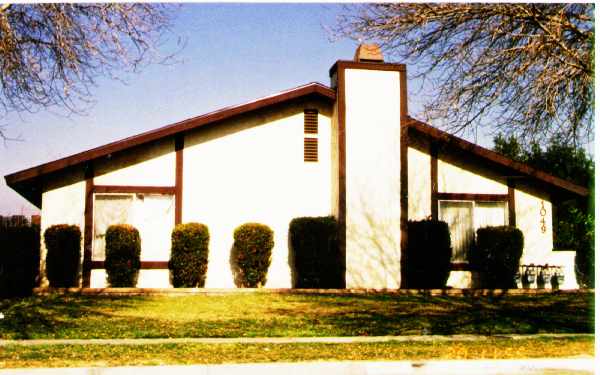 1049 E Richland in Upland, CA - Foto de edificio - Building Photo
