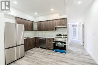 9 Walter Clifford Nesb Dr in Whitby, ON - Building Photo - Building Photo