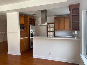 527 SW 20th Rd in Miami, FL - Building Photo - Building Photo