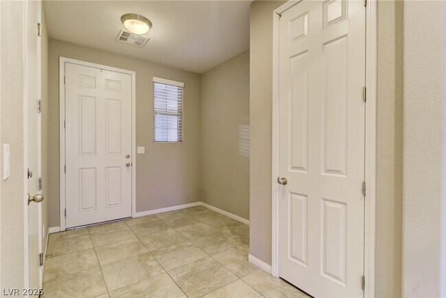 240 Sweet Spot St in Henderson, NV - Building Photo - Building Photo