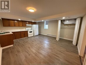 249 Pillette Rd in Windsor, ON - Building Photo - Building Photo