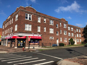 2014 Park St in Hartford, CT - Foto de edificio - Building Photo