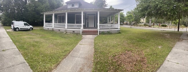 400 Arch St, Unit A /or Front of House