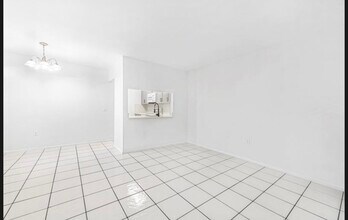 10066 NW 6th St in Pembroke Pines, FL - Foto de edificio - Building Photo