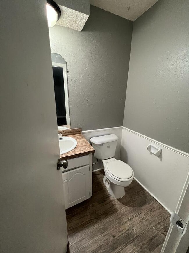 220 W Shadywood Dr in Midwest City, OK - Building Photo - Building Photo