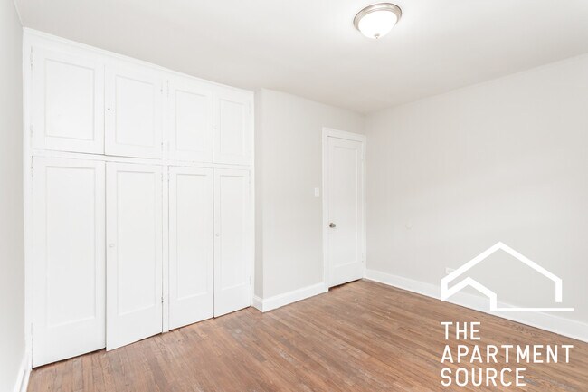 6959 S Paxton Ave in Chicago, IL - Building Photo - Building Photo
