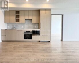85-3685 McMahon Dr in Toronto, ON - Building Photo - Building Photo