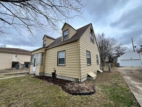 1034 Lawrence St in Emporia, KS - Building Photo - Building Photo