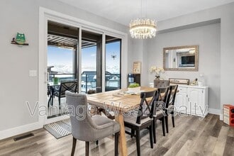 2580 Crown Crest Dr in West Kelowna, BC - Building Photo - Building Photo