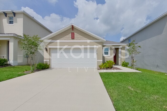 32041 Katelin Cir in Leesburg, FL - Building Photo