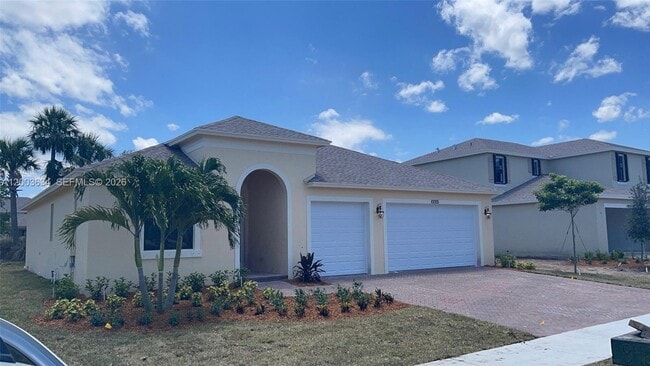 10005 W Verona Cir in Vero Beach, FL - Building Photo - Building Photo