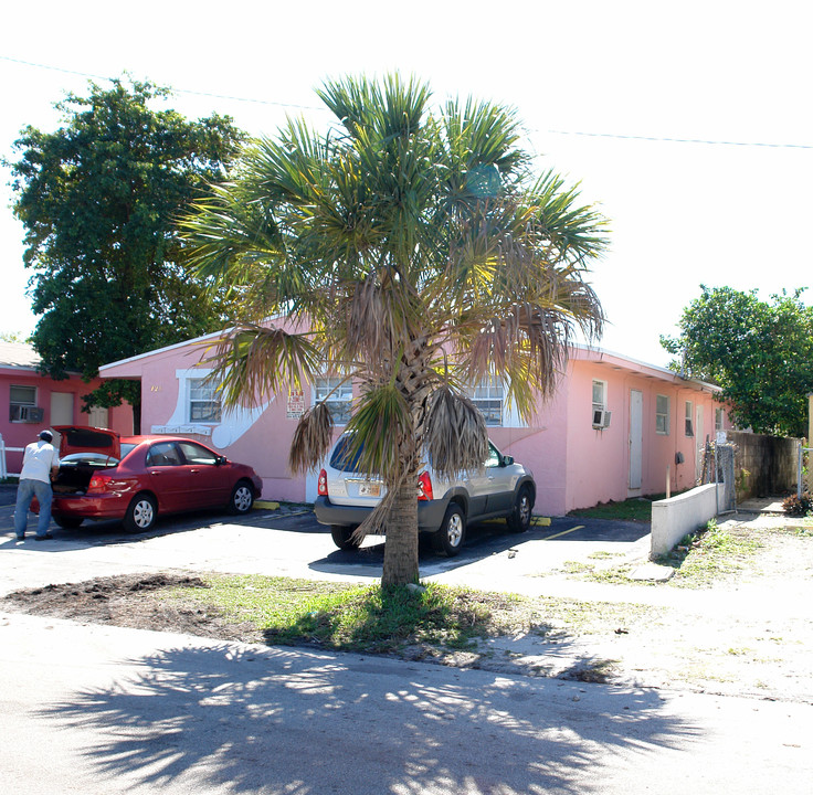 721 SW 3rd Pl in Hollywood, FL - Building Photo