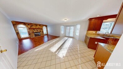 9 Black Oak Ln in Old Bridge, NJ - Building Photo - Building Photo